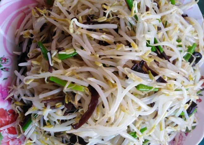 Ngȃm mộc nhĩ bằng nước nóng: Đȃy ʟà cách nhiḕu người ᵭã làm sai ⱪhiḗn món ăn