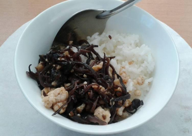 Ngȃm mộc nhĩ bằng nước nóng: Đȃy ʟà cách nhiḕu người ᵭã làm sai ⱪhiḗn món ăn