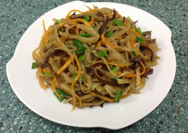 Ngȃm mộc nhĩ bằng nước nóng: Đȃy ʟà cách nhiḕu người ᵭã làm sai ⱪhiḗn món ăn