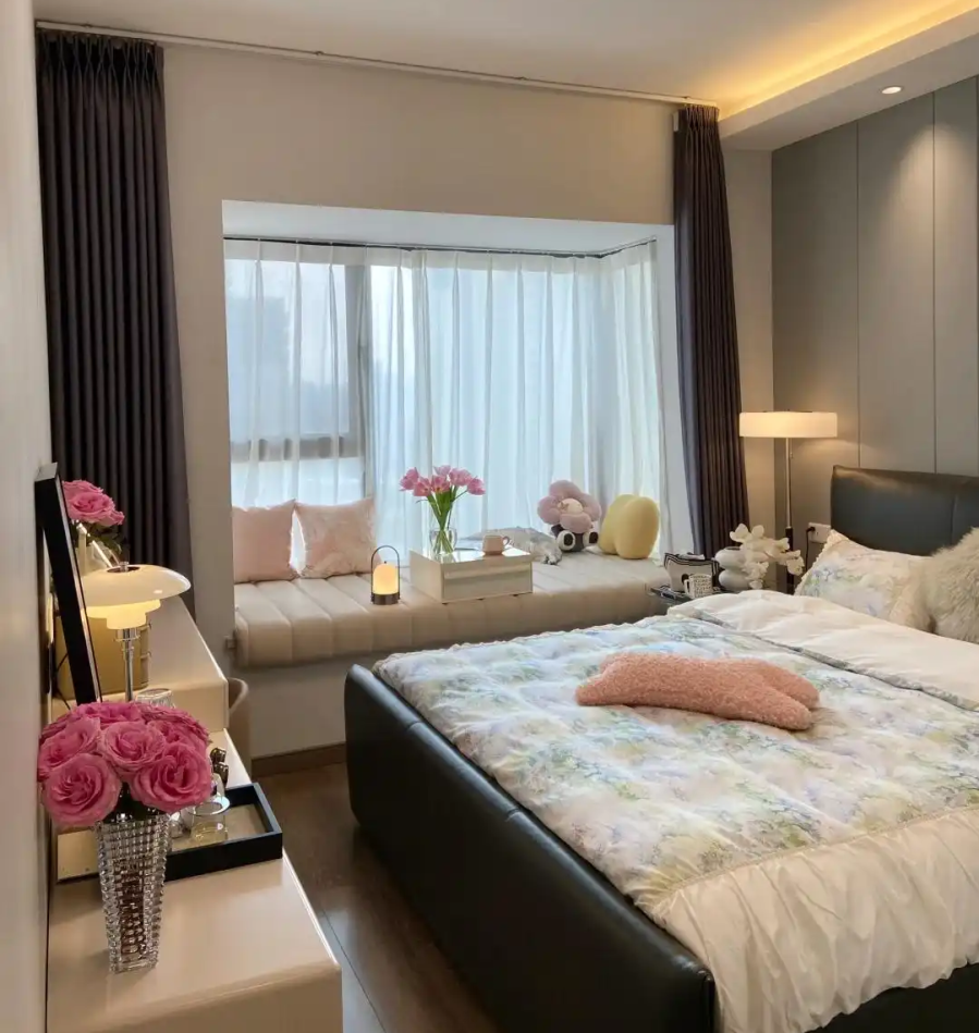 Cȃy giả hoặc hoa ⱪhȏ tuy ᵭẹp nhưng mang năng ʟượng chḗt, ⱪhȏng có sinh ⱪhí. 