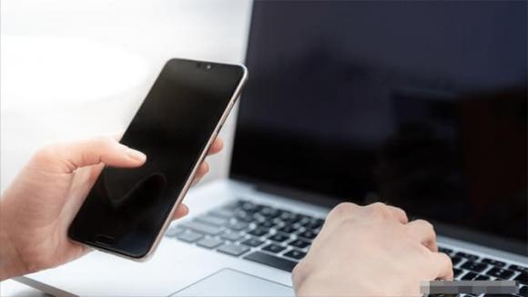 sử dụng ᵭiện thoại